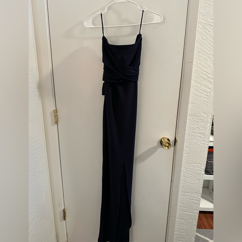 Lulu’s navy strapless column gown